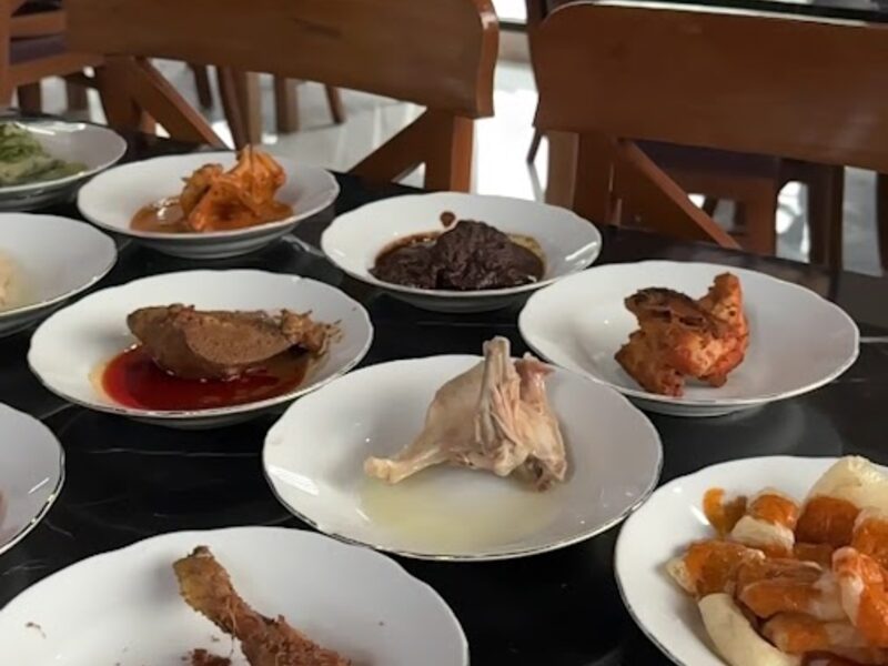 Hidangan khas Padang Mande Elok
