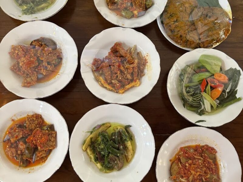 Hidangan khas Padang Mande Elok